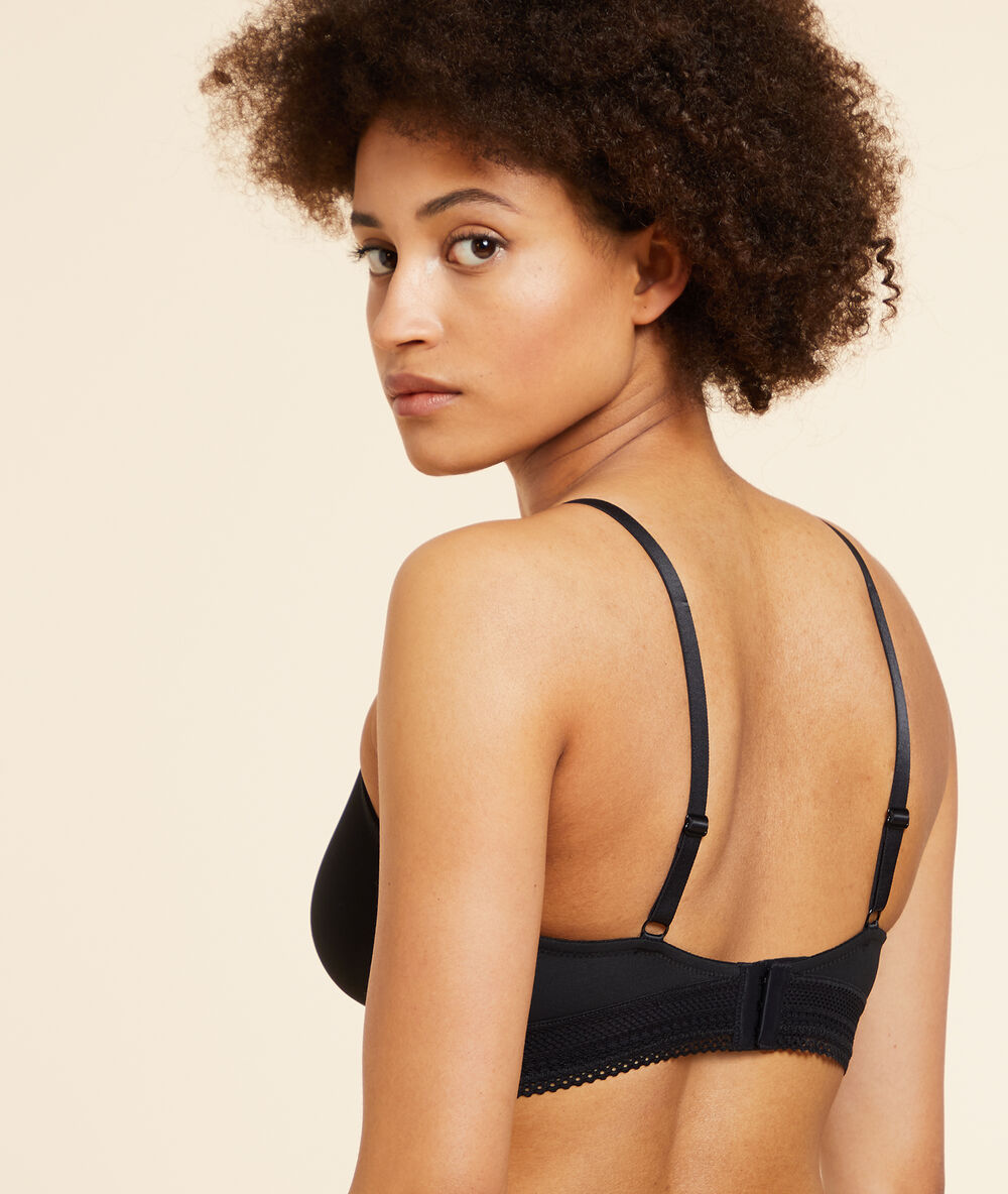Brassière sans armatures bords dentelle, bonnet d noir.