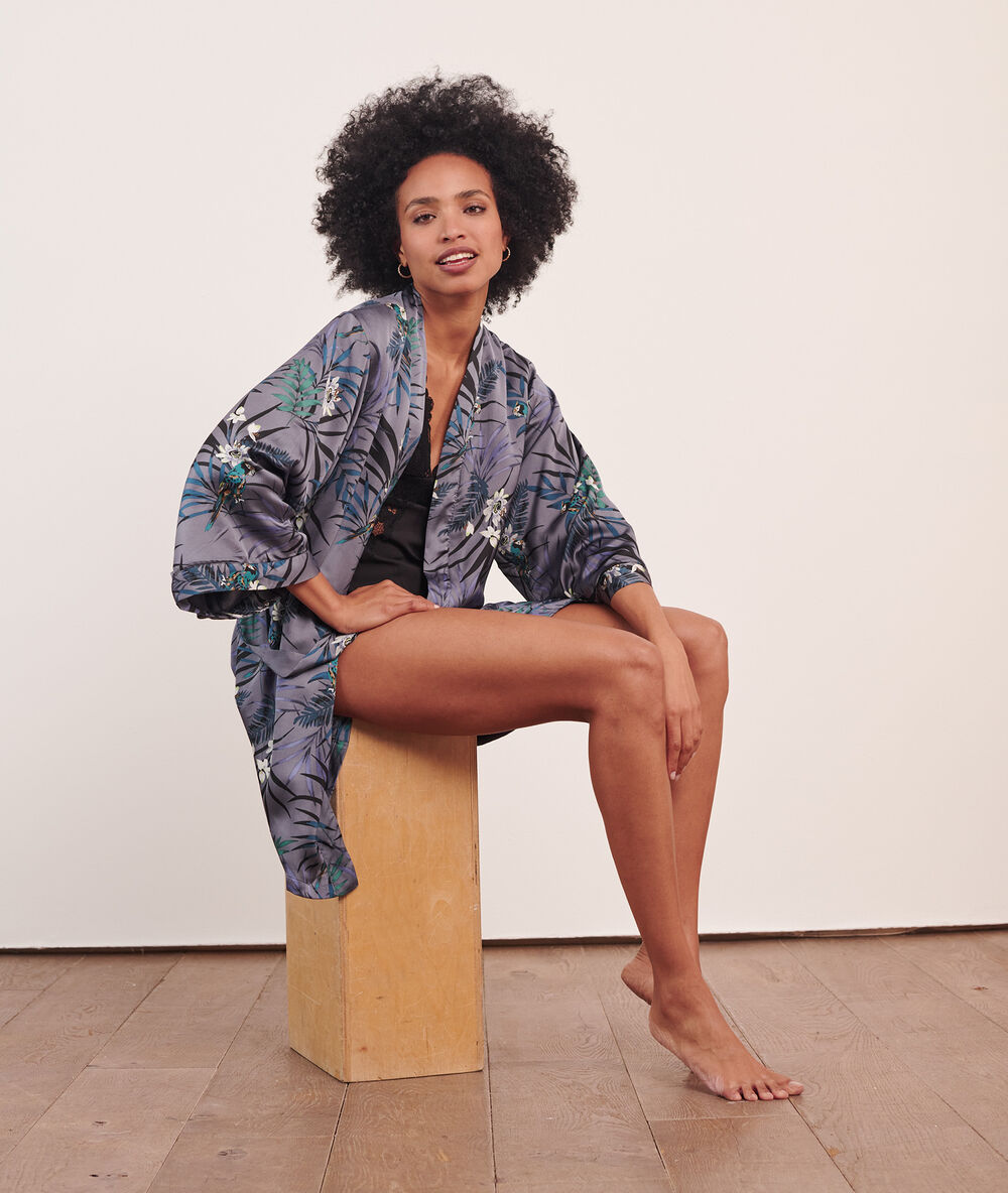 Kimono satiné doublé polaire mauve.