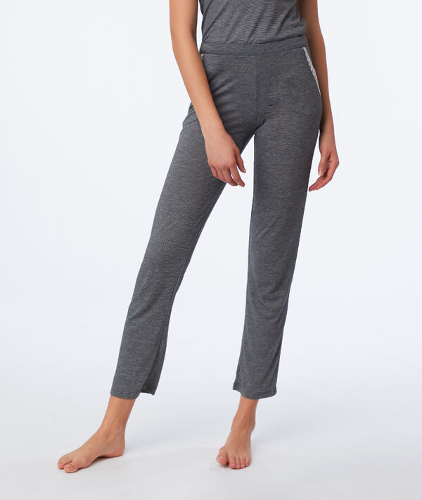 Pyjama 2 pièces détails dentelle gris.