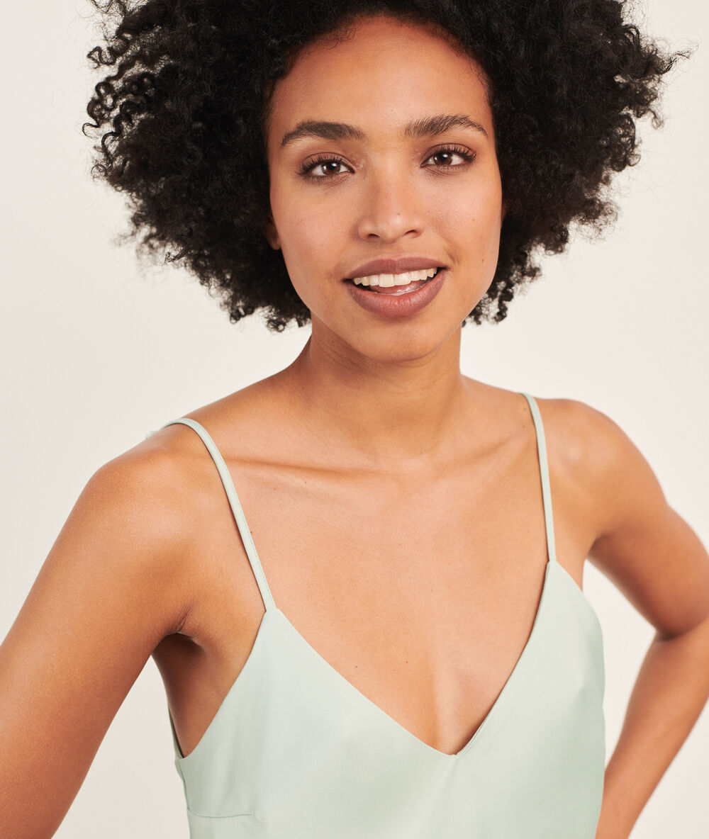 Nuisette satinée longue celadon.