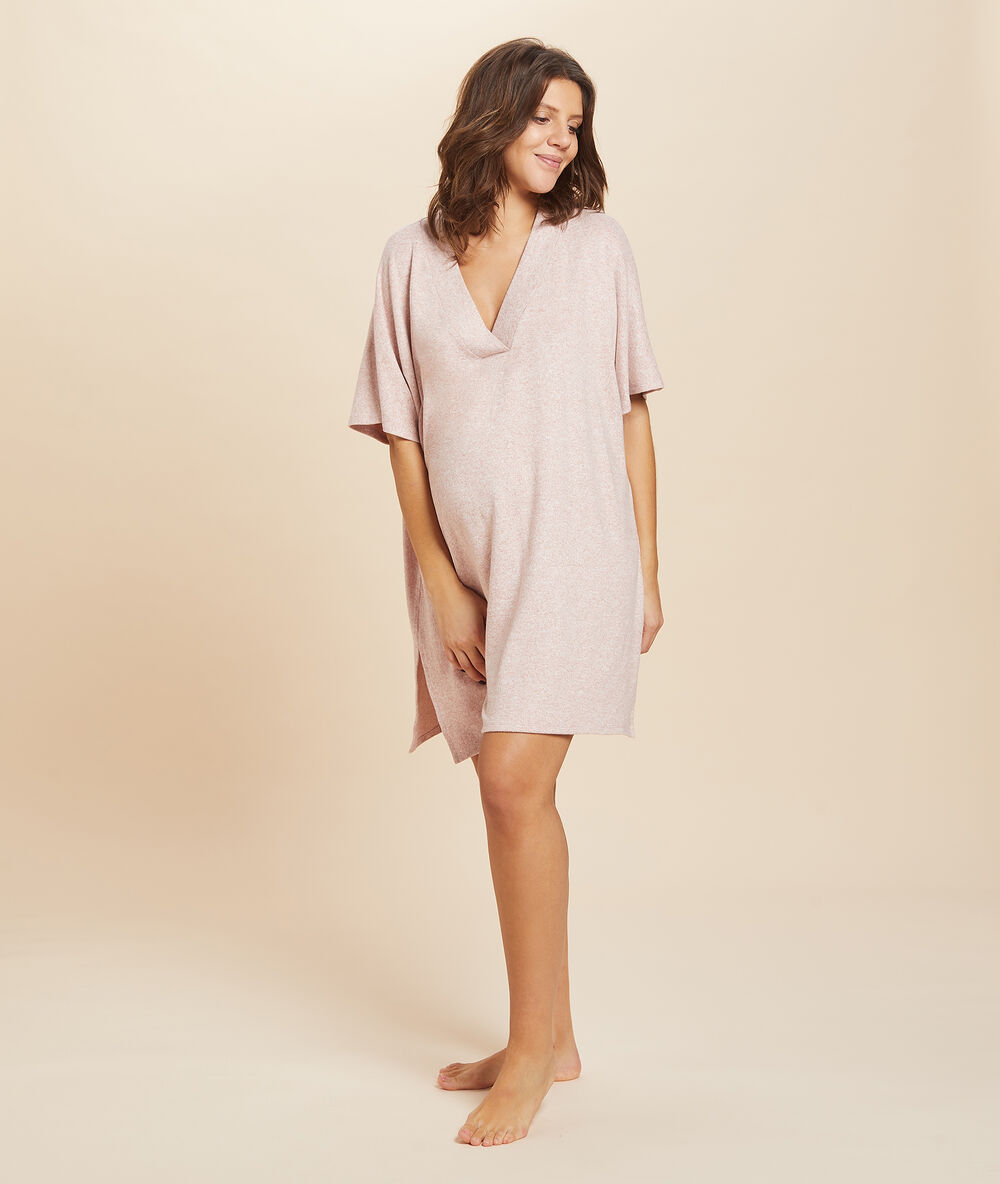Chemise de nuit rose.