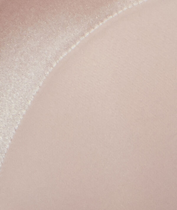 Soutien-gorge n&deg;5 - coques fines en microfibre taupe.