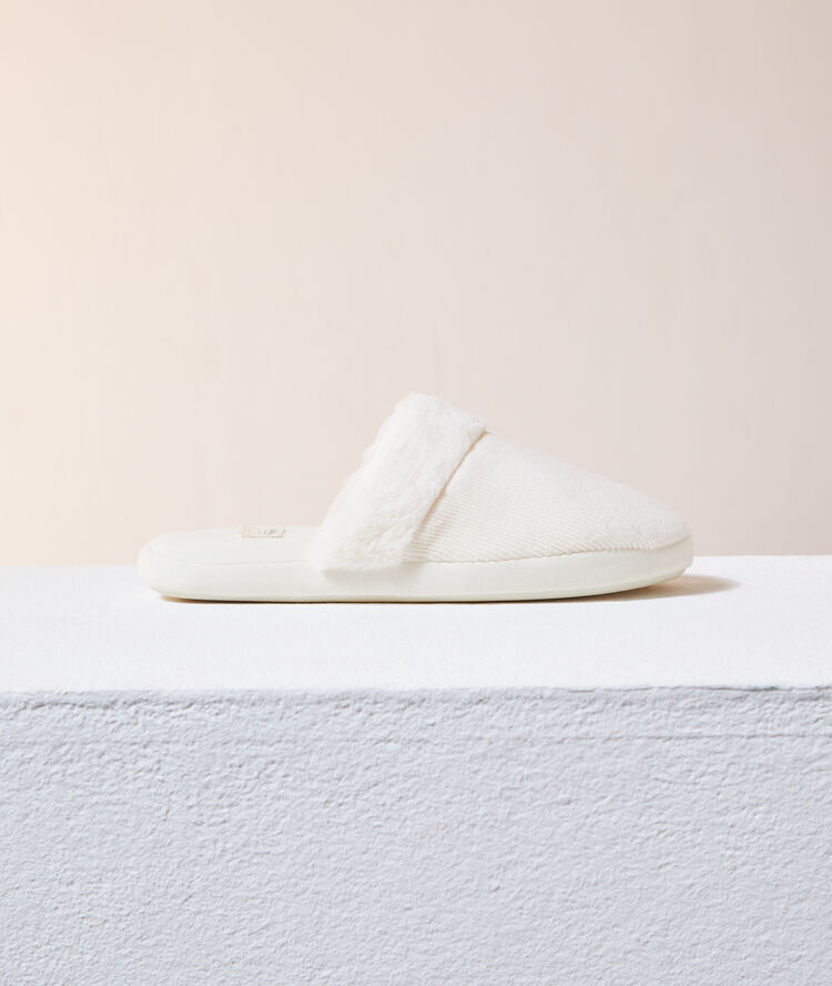Chaussons mule velours ecru.