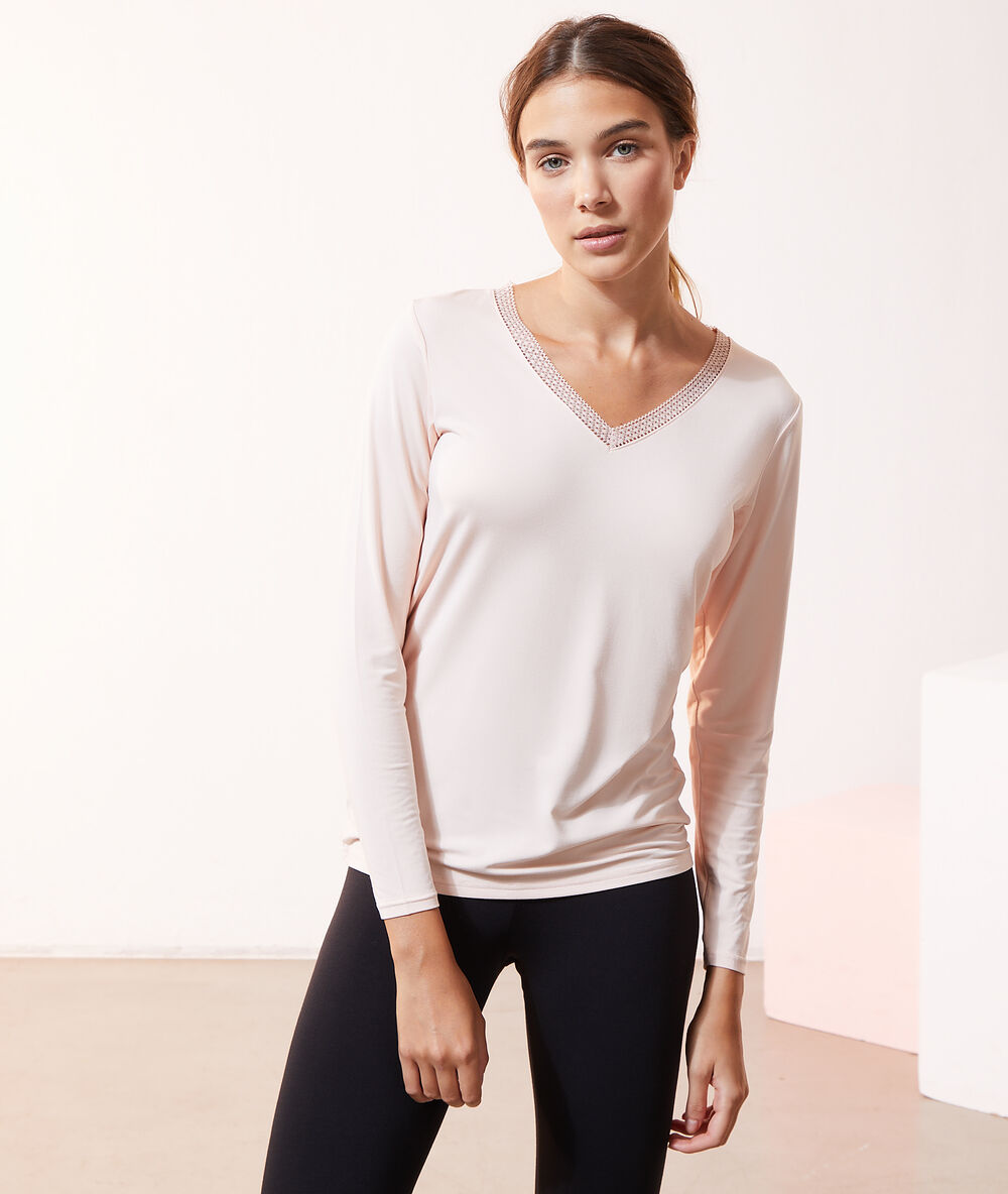 Top mailles fines col dentelle rose.