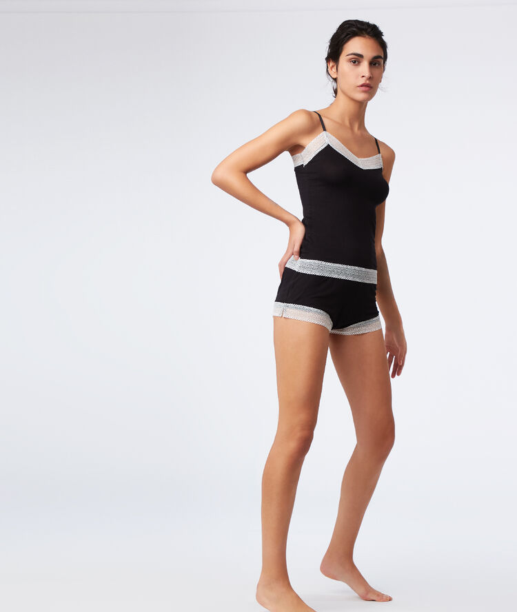 Short de pyjama bords dentelle noir.