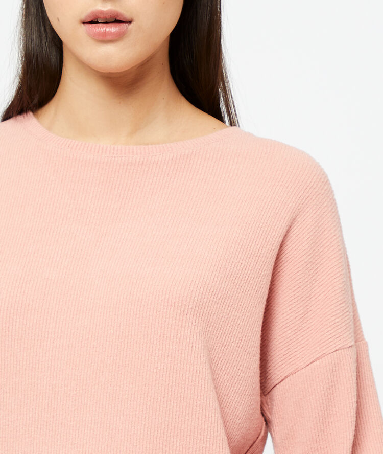 T-shirt côtelé manches longues rose poudre.