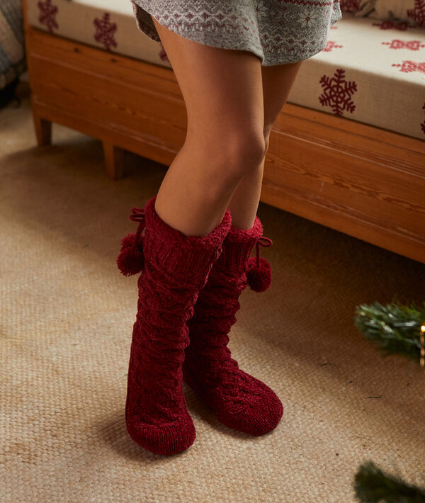Chaussettes hautes à pompons Chaussettes hautes à pompons