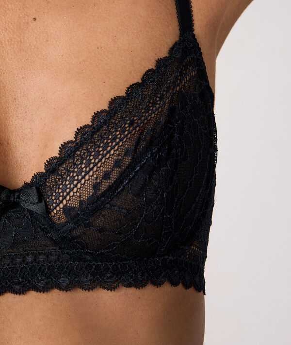 Soutien-gorge corbeille en dentelle noir.