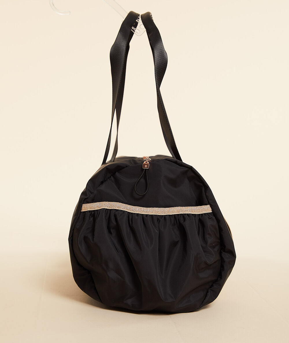 Sac de sport noir.