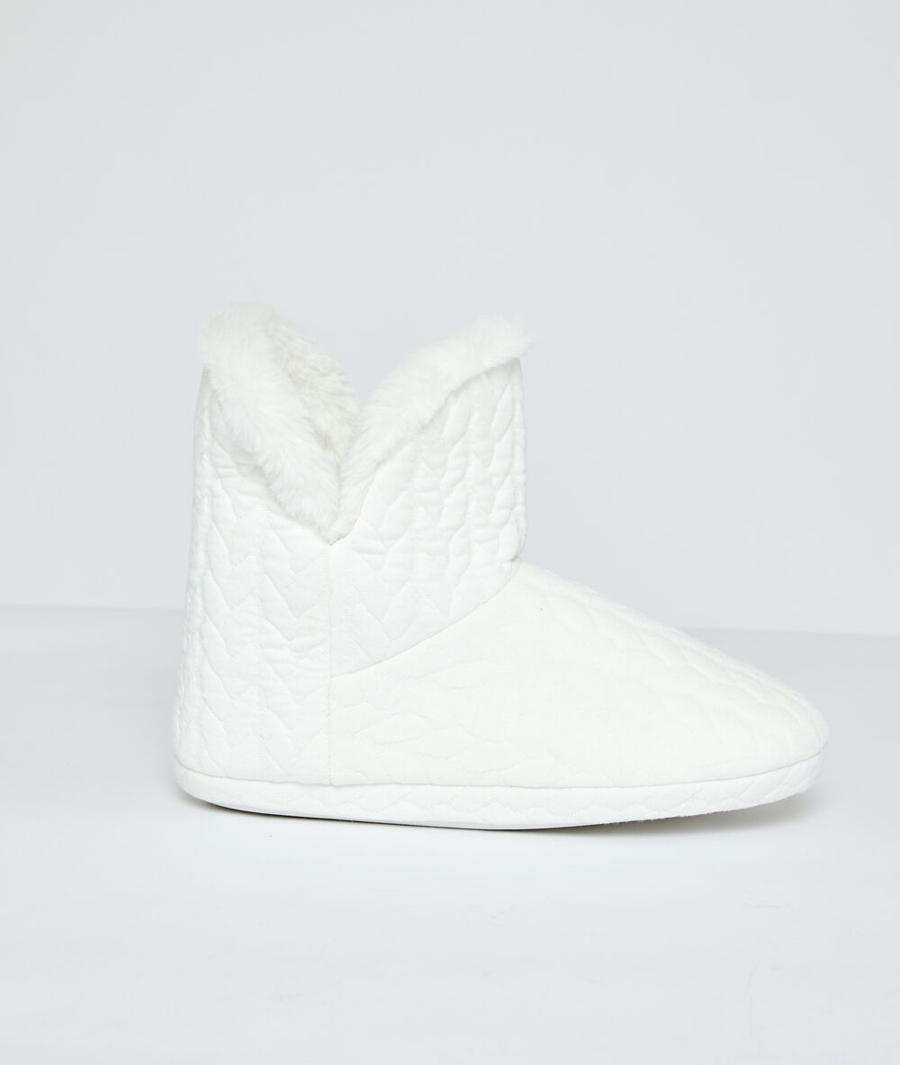 Chaussons bottines fourrées ecru.