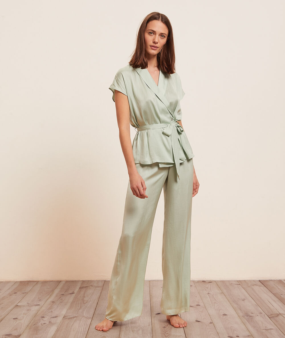 Pantalon satiné noué celadon.