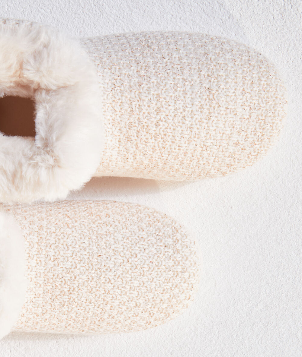 Chaussons bottines ecru.