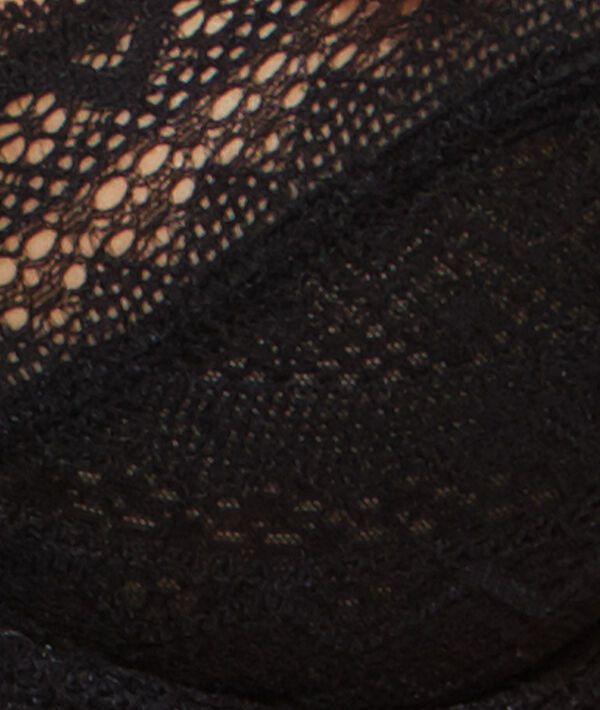 Soutien-gorge corbeille noir.