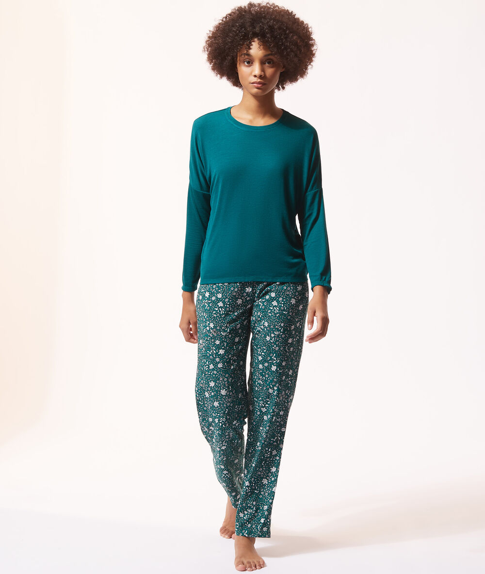 Pantalon de pyjama imprimé vert.
