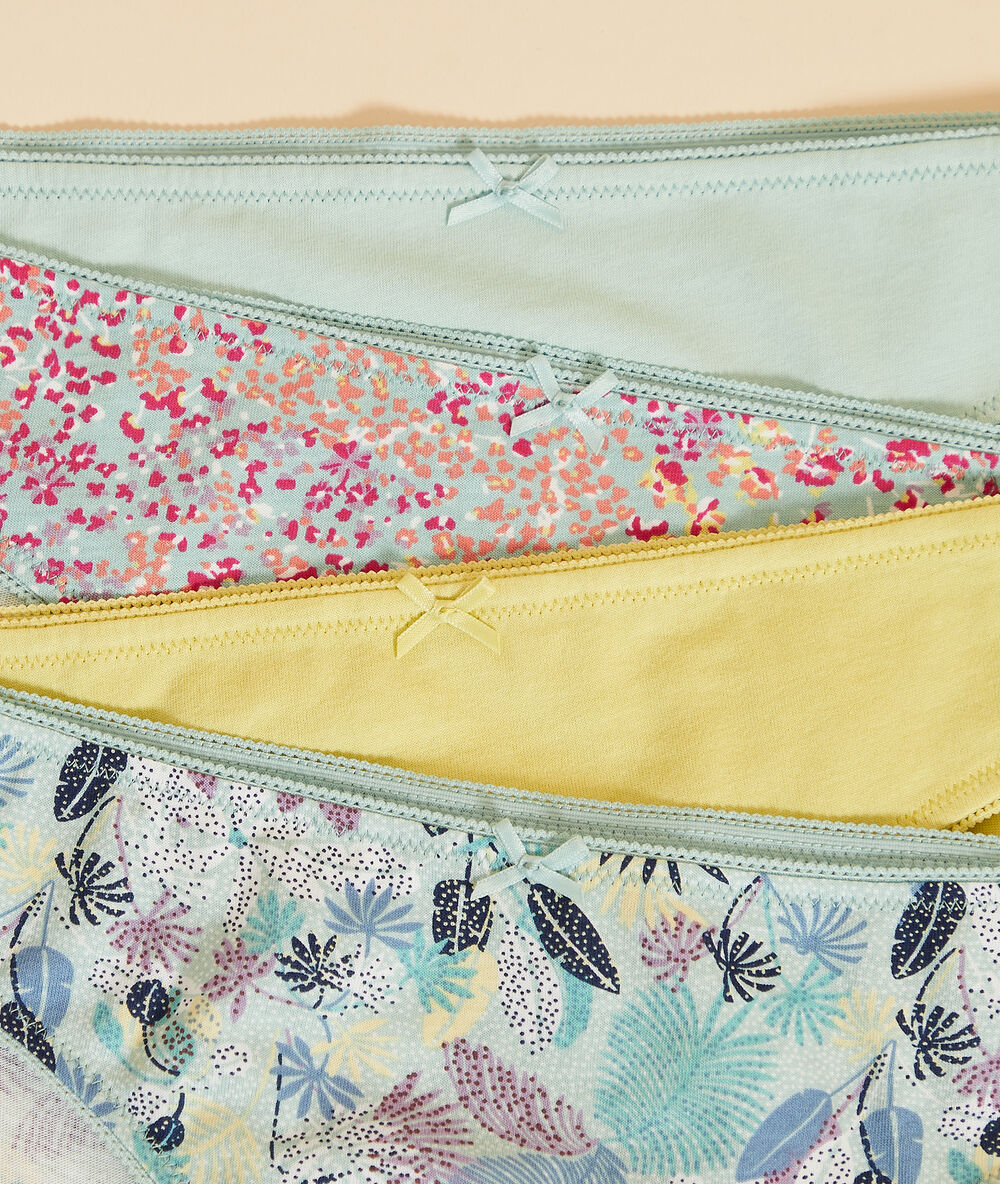 Lot de 4 culottes anis.