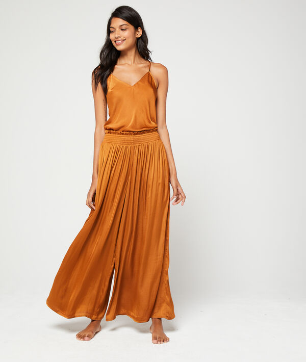Pantalon ample ocre.