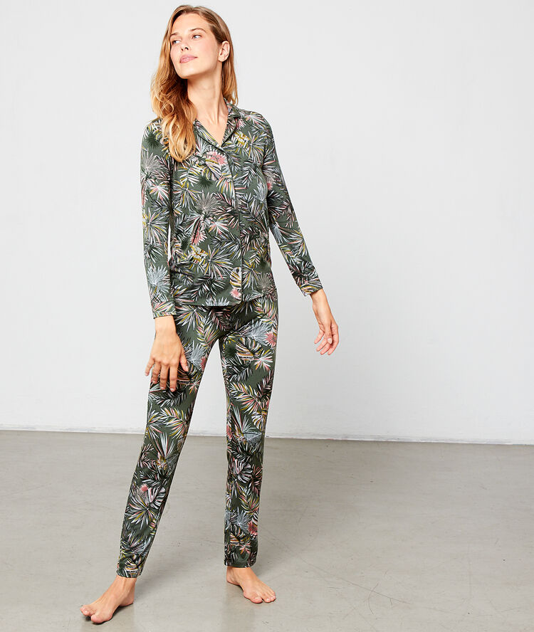 Chemise de pyjama imprimé feuillage kaki.