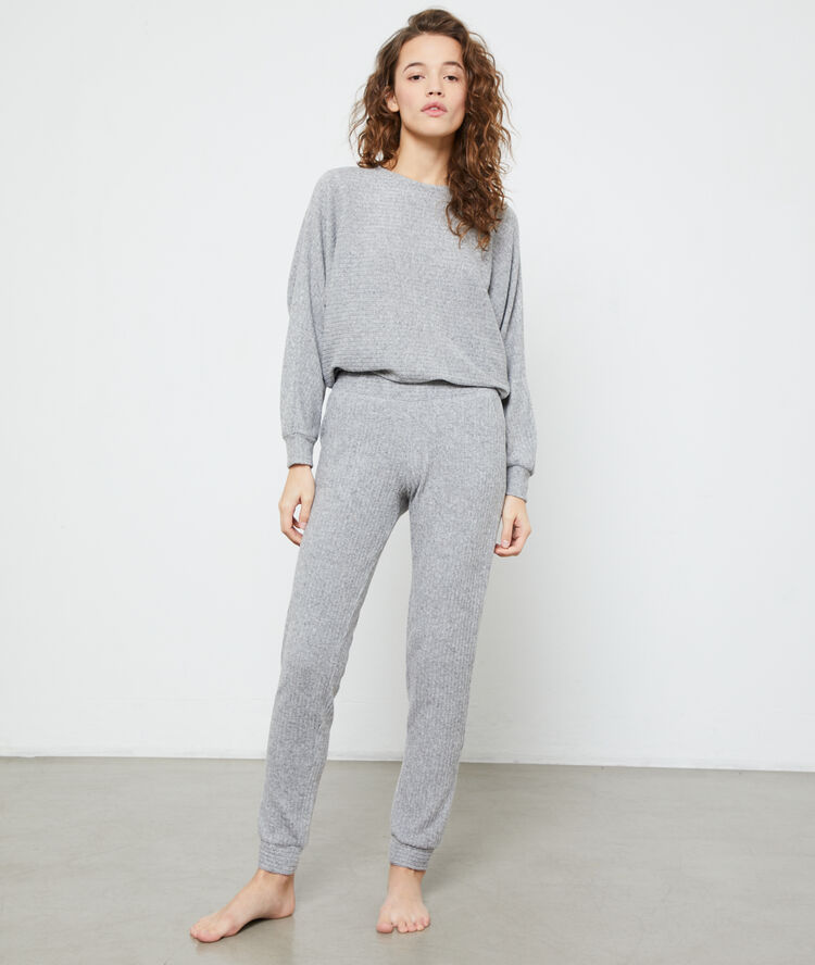 Pantalon loungewear gris.