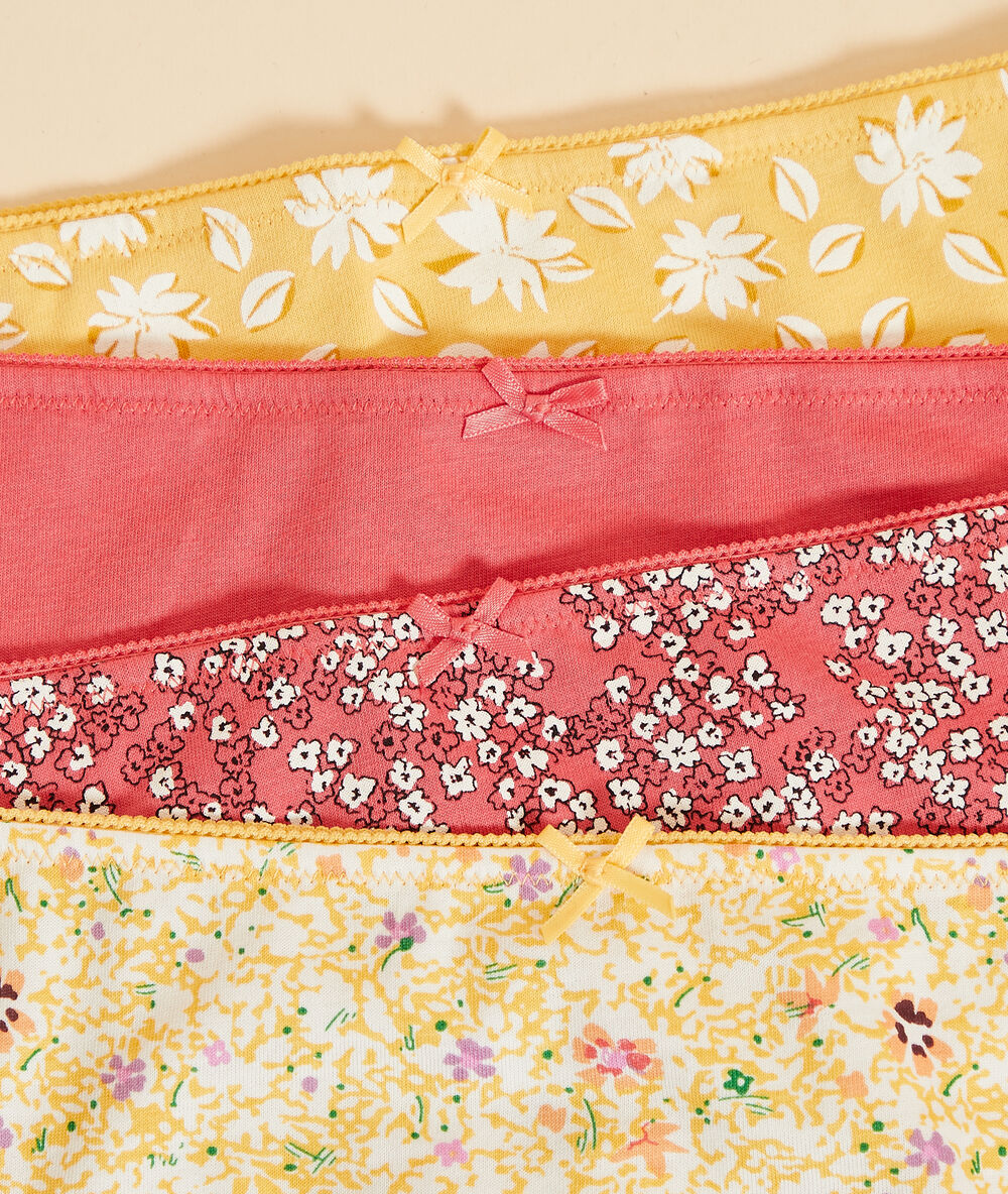 Lot de 4 culottes rouge.