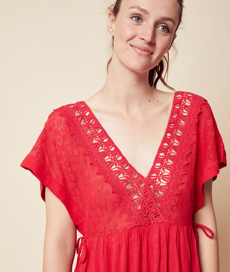 Tunique de plage rouge.