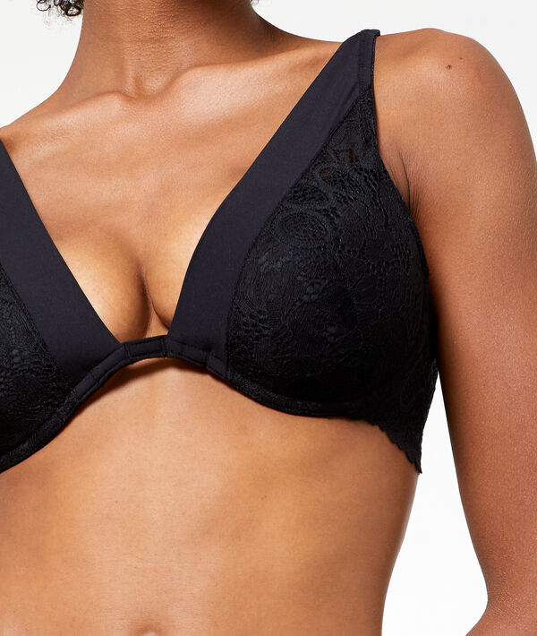 Soutien-gorge n°6 - coques fines décolleté v en microfibre noir.
