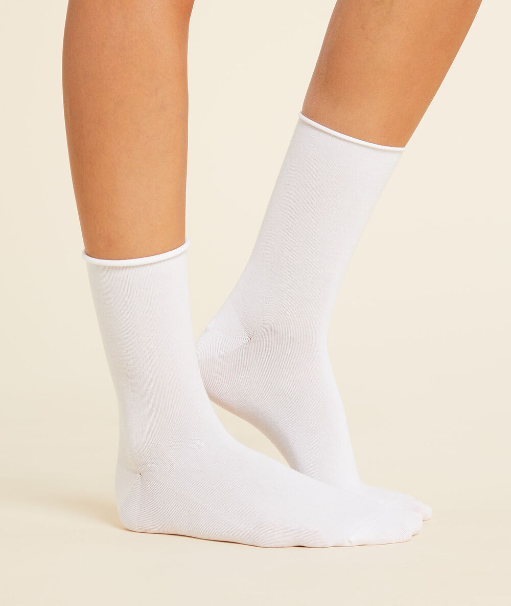 2 paires de chaussettes ecru.