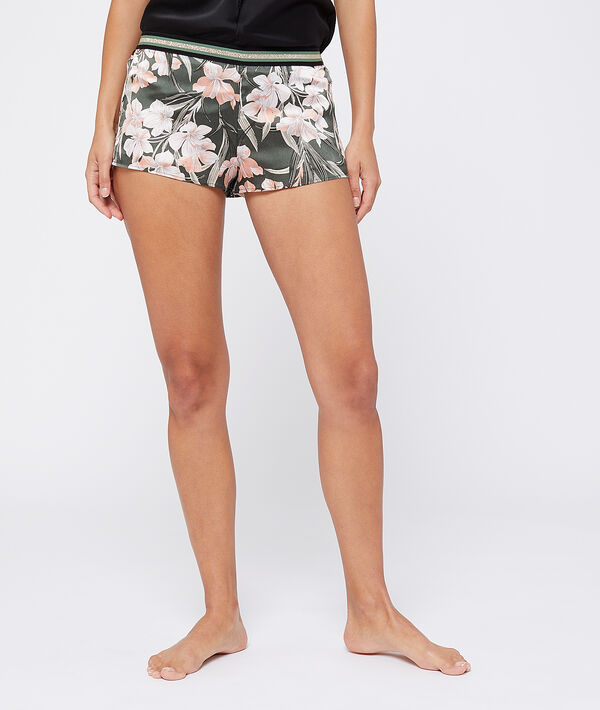 Short satiné imprimé fleuri kaki.