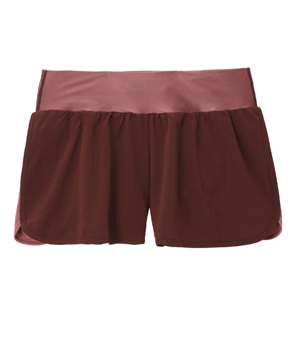 Short de training chocolat.