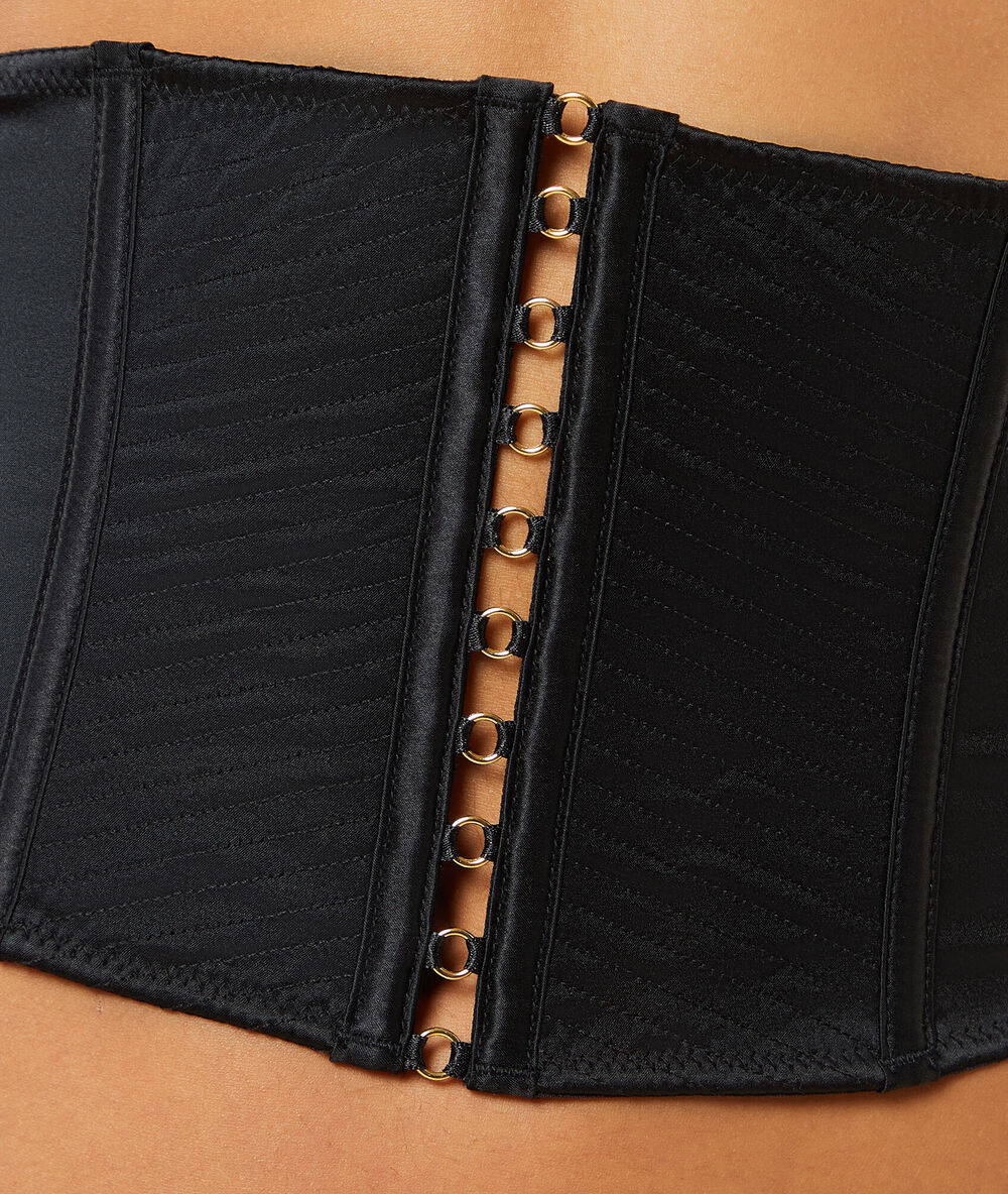 Serre-taille en soie noir.