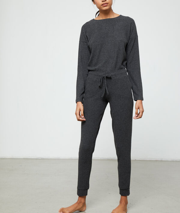 Pantalon homewear gris.