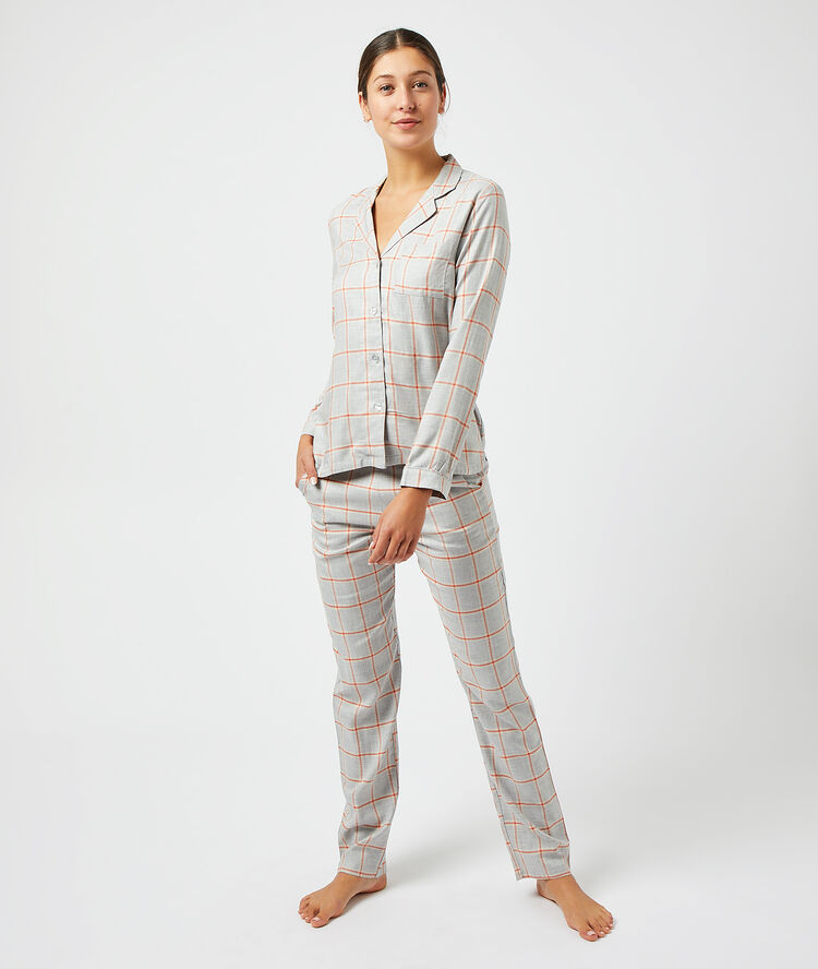 Pantalon à carreaux gris.