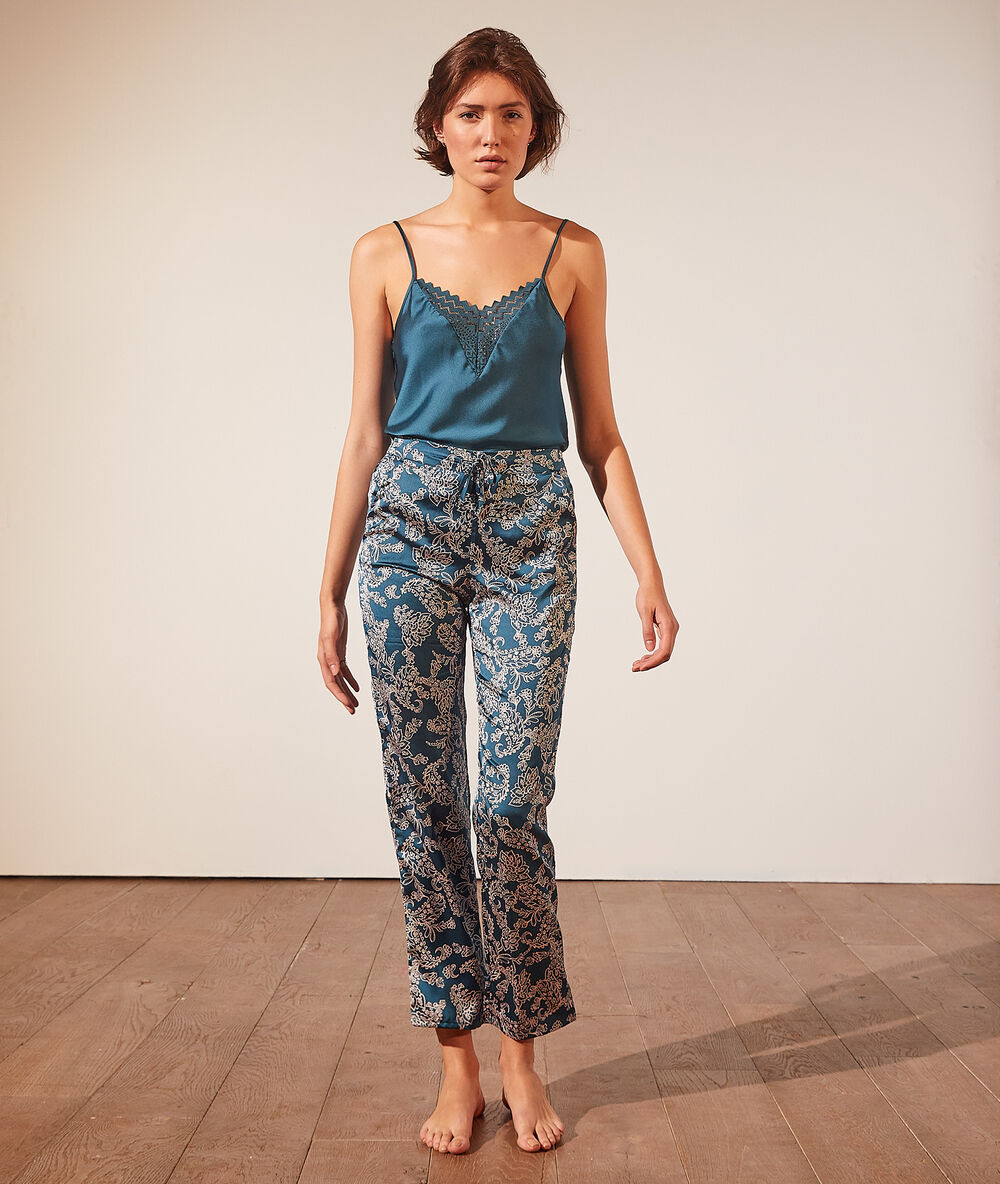 Pantalon de pyjama imprimé vert.