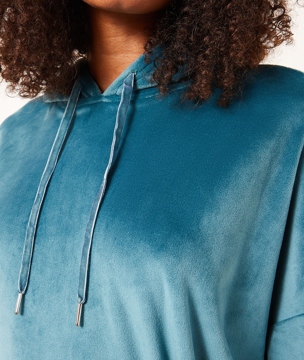 Sweat à capuche en velours bleu canard.