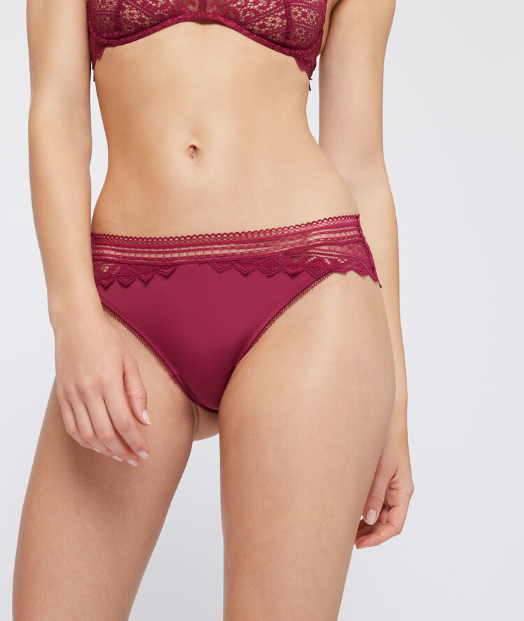 Hipster en dentelle graphique bordeaux grenat.