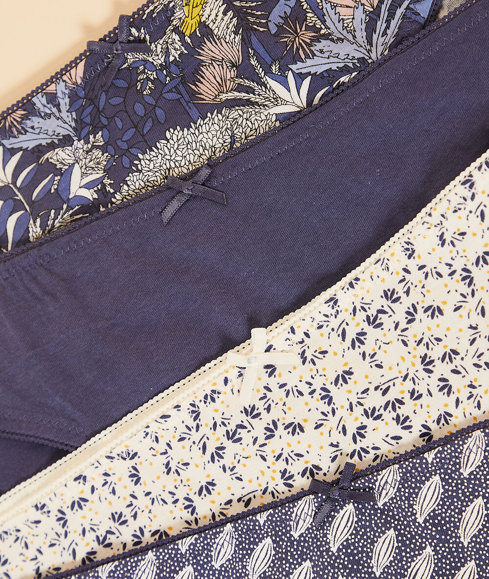 Lot de 4 culottes imprimées bleu marine.