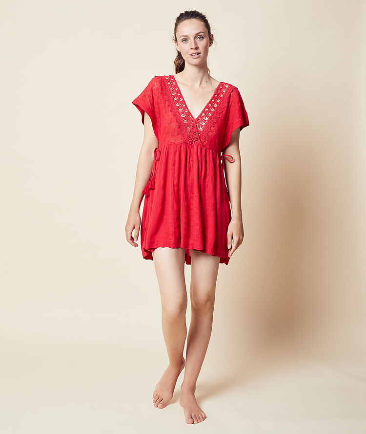 Tunique de plage rouge.