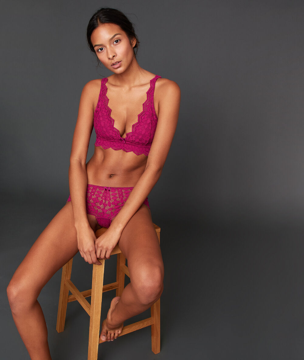 Shorty en dentelle prune.