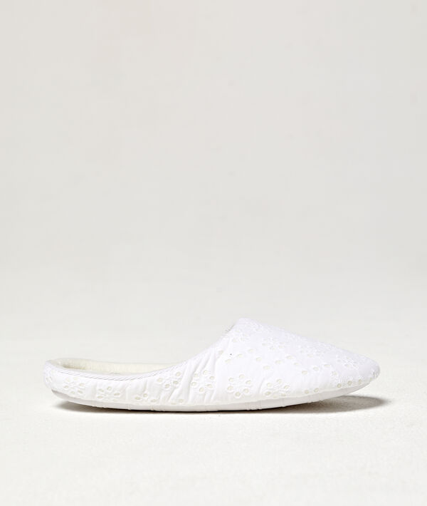 Chaussons molletonnés ecru.