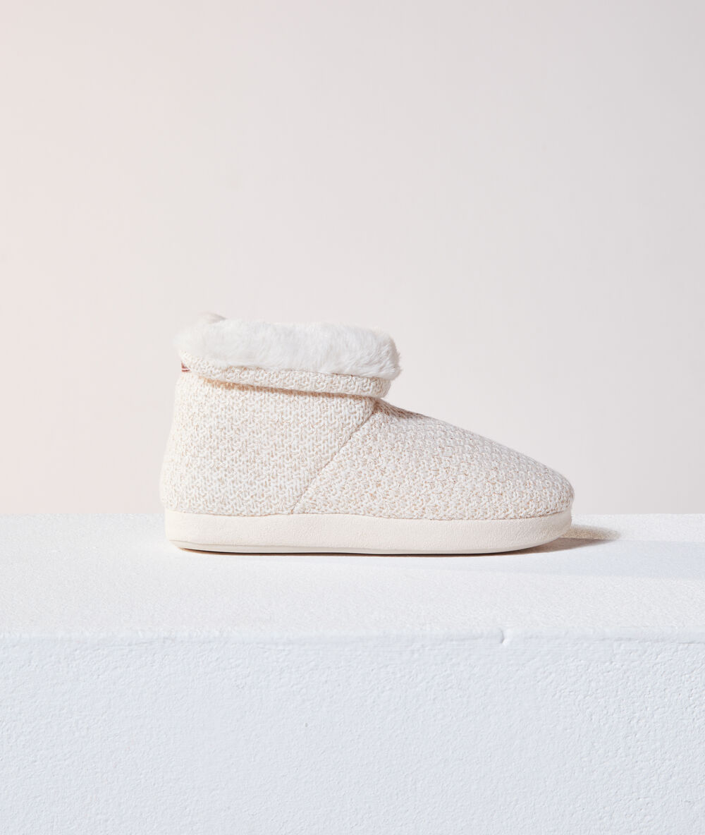 Chaussons bottines ecru.