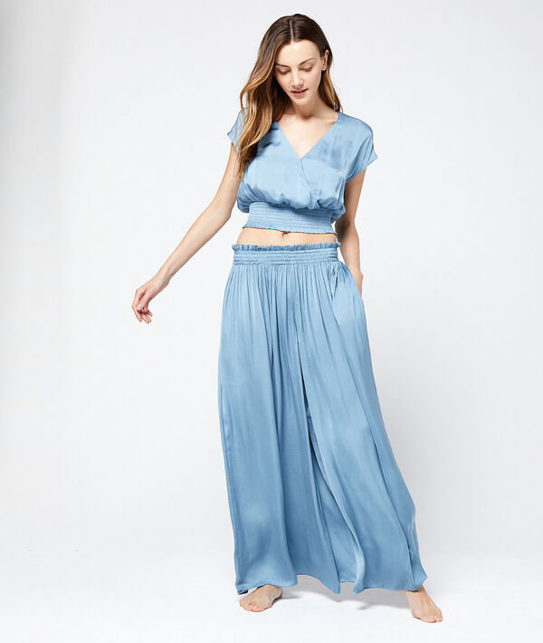 Pantalon satiné extra large bleu ciel.