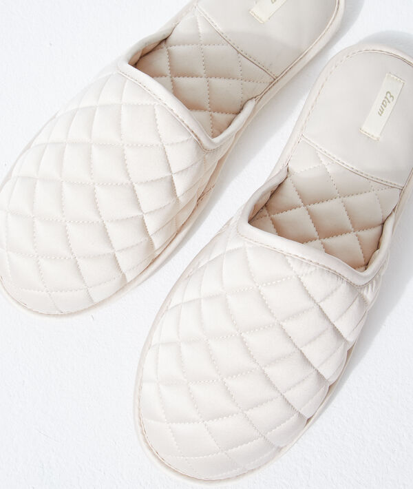 Chaussons mules matelassées Chaussons mules matelassées;${refinementColor}