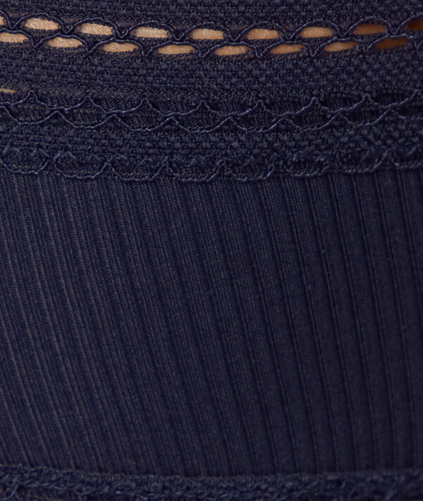 Shorty microfibre, bords dentelle marine.