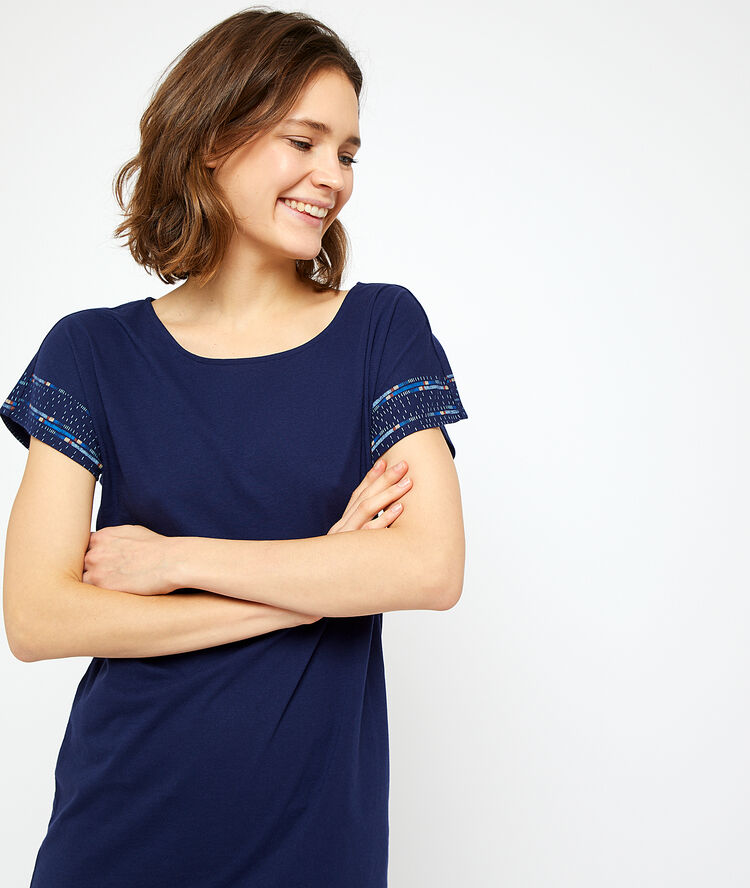 Chemise de nuit marine.