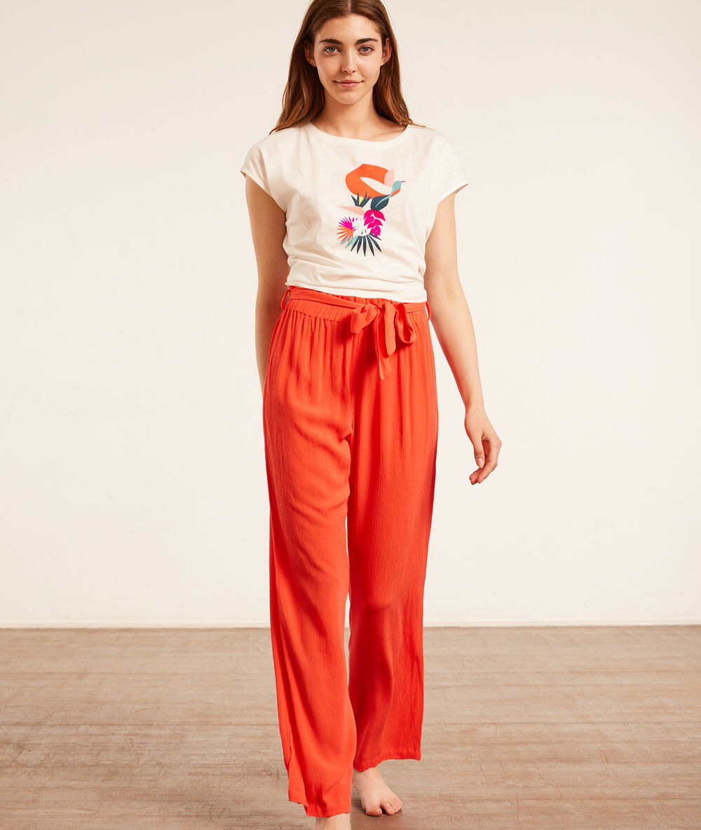 Pantalon de pyjama noué orange.