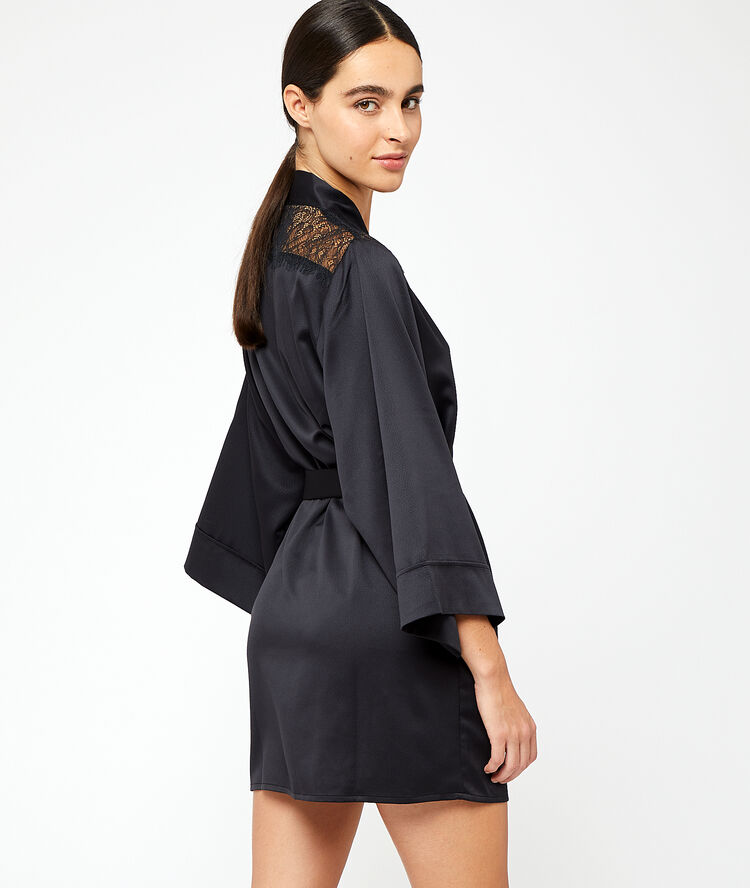 Kimono satiné épaules et dos dentelle noir.