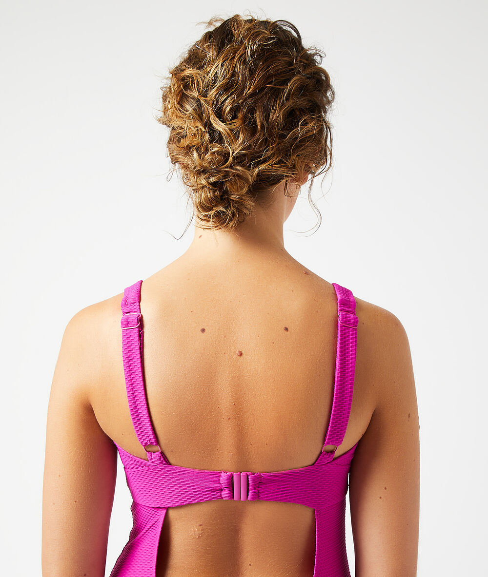 Maillot de bain post-mastectomie une pièce fushia.