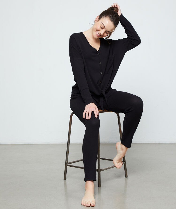 Top manches longues en coton noir.