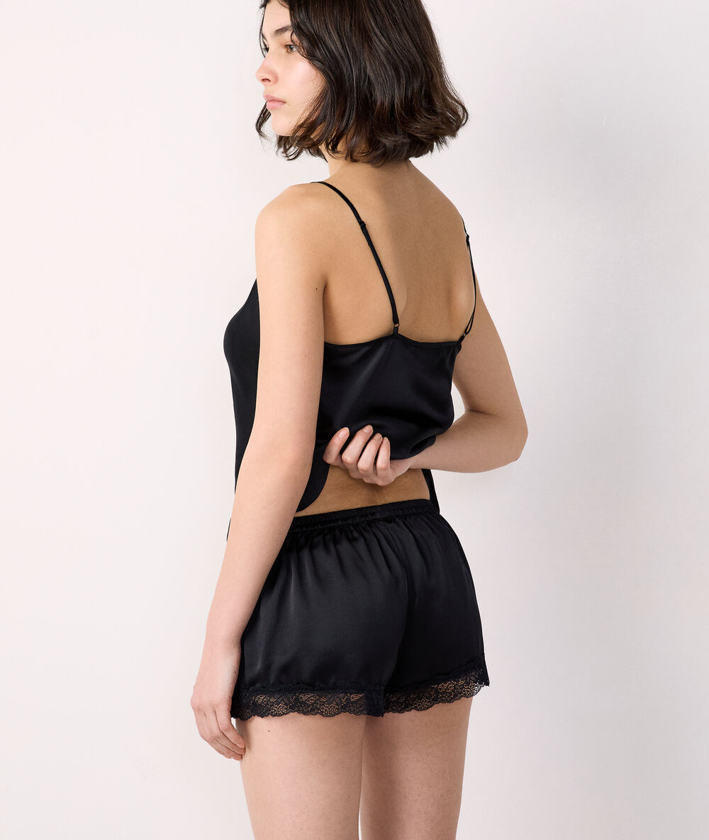 Short en soie noir.