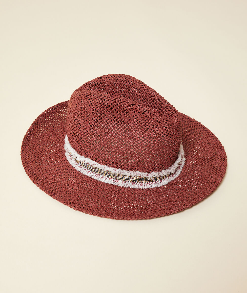 Chapeau marron.