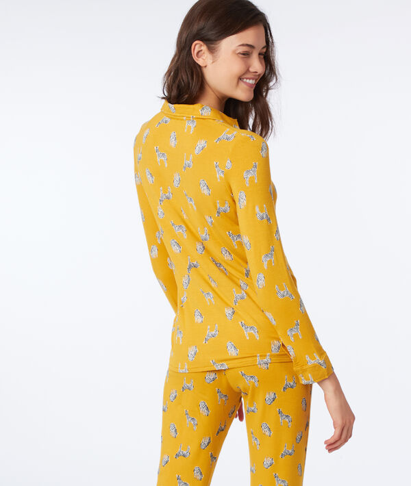Chemise de pyjama imprimé zèbres ocre.